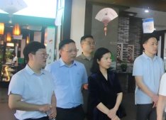 湖北恩施州醫(yī)療保障局局長劉琳一行到訪華通醫(yī)藥連鎖